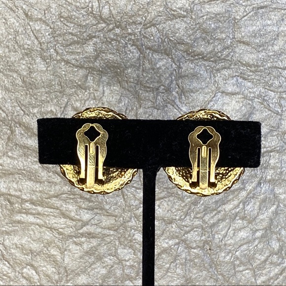 Vintage Rainbow Enamel & Gold Tone Clip On Earring - Picture 3 of 6